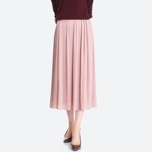 BRAND NEW UNIQLO HIGH WAISTED CHIFFON SKIRT.
